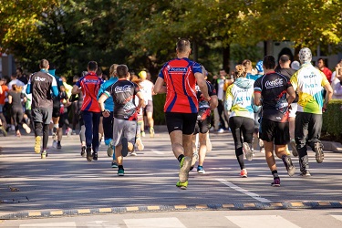 Най-големият тийм билдинг в България – Postbank Business Run, отново обвързва спорта, бизнеса и грижата за деца от рискови групи